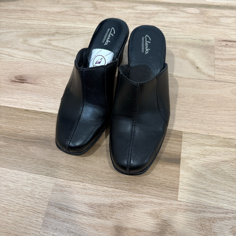 Clarks Brand Women  Black Leather Clogs